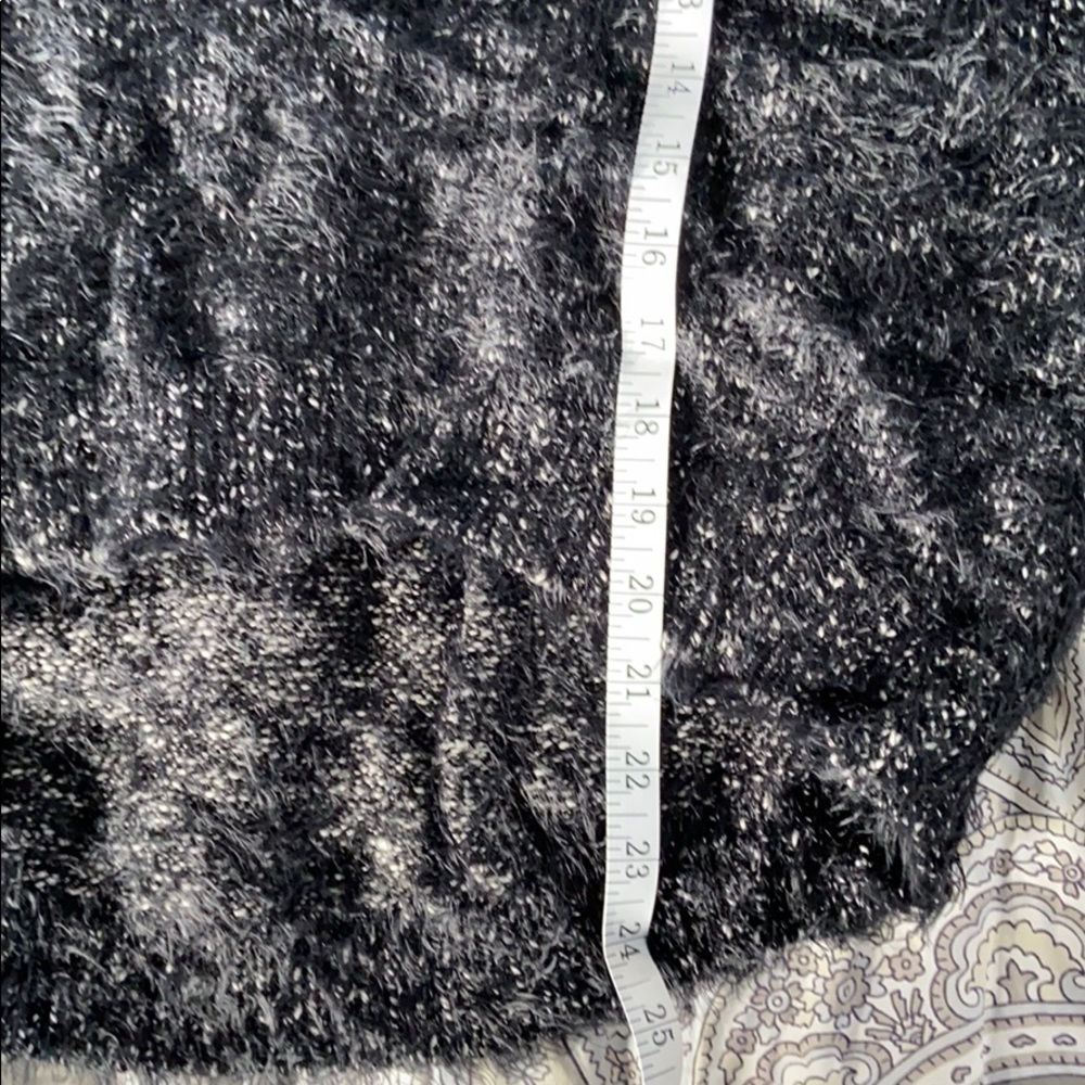 Sweater - Picture 6 of 7